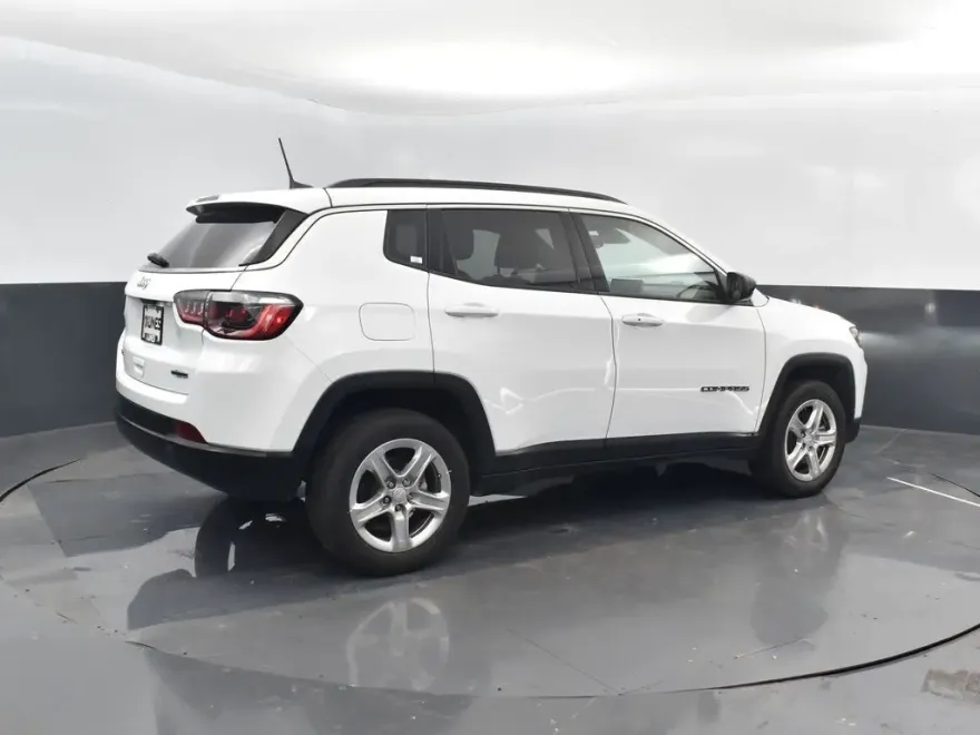 2023 Jeep Compass Latitude photo 1