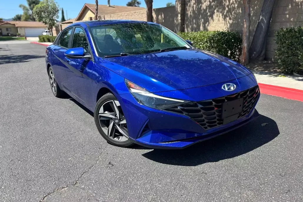 2022 Hyundai Elantra SEL photo 1