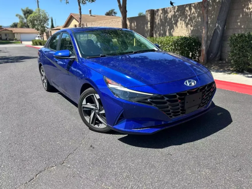 2022 Hyundai Elantra SEL photo 1
