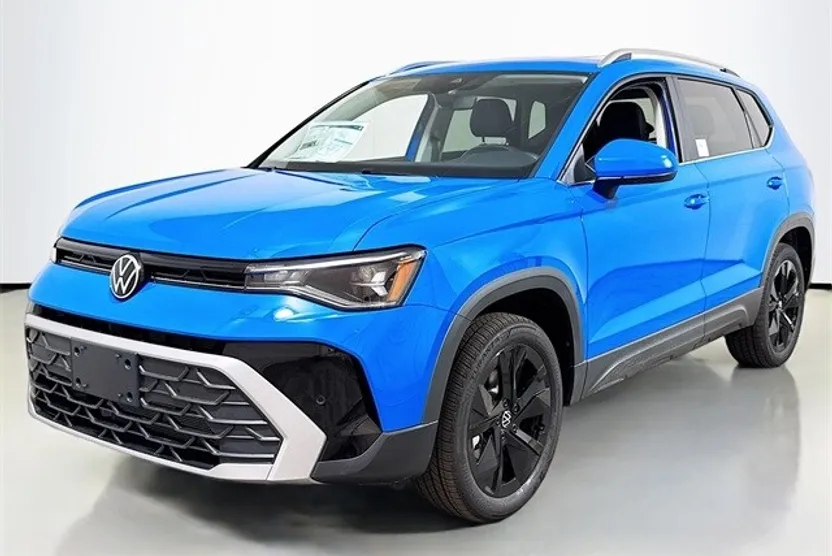2025 Volkswagen Taos SE photo 1
