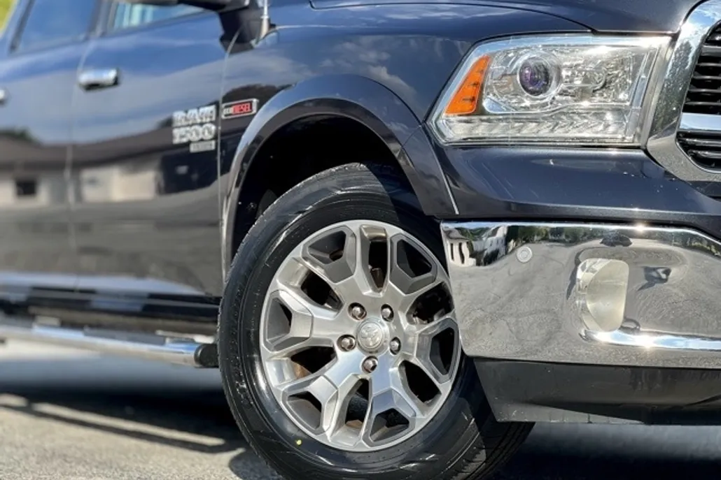 2019 Ram 1500 Classic Laramie photo 1