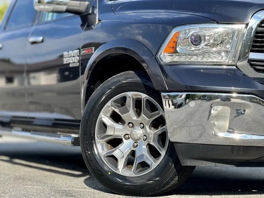 2019 Ram 1500 Classic Laramie photo 1