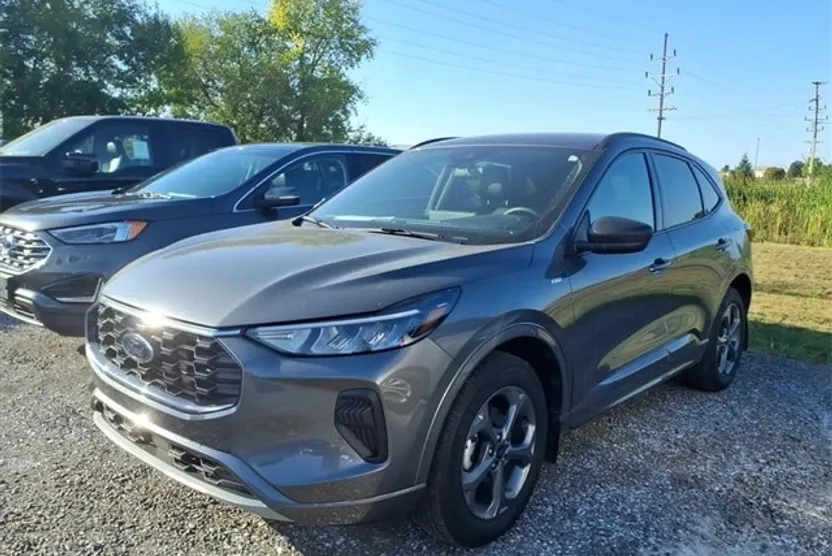 2023 Ford Escape ST-Line photo 1