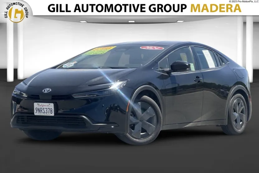 2024 Toyota Prius LE photo 1