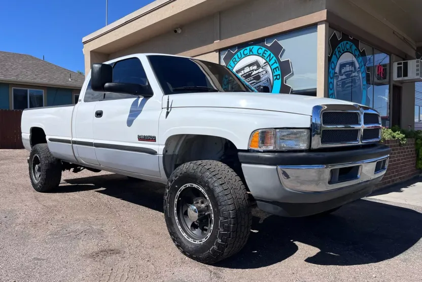 1999 Dodge Ram SLT photo 1