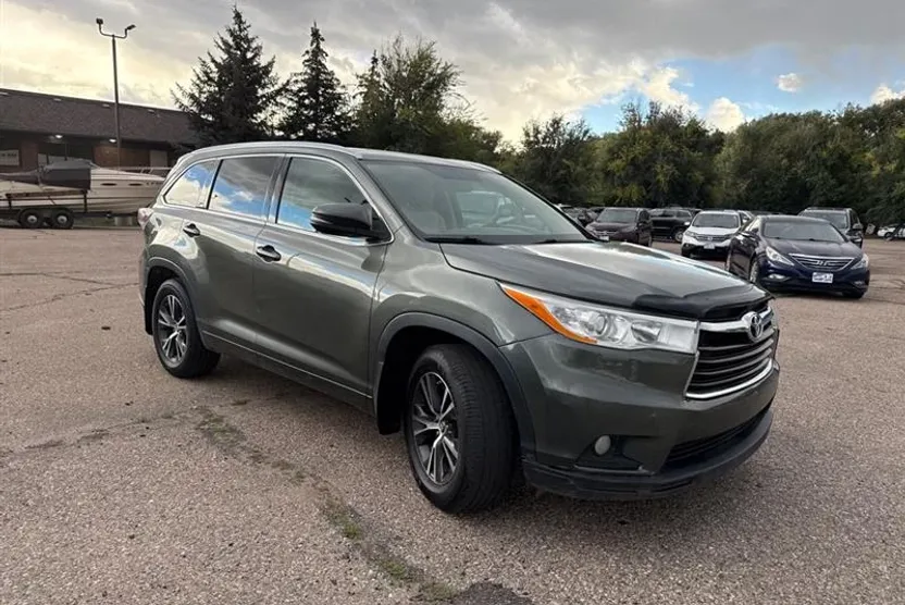 2016 Toyota Highlander Base Hybrid photo 1