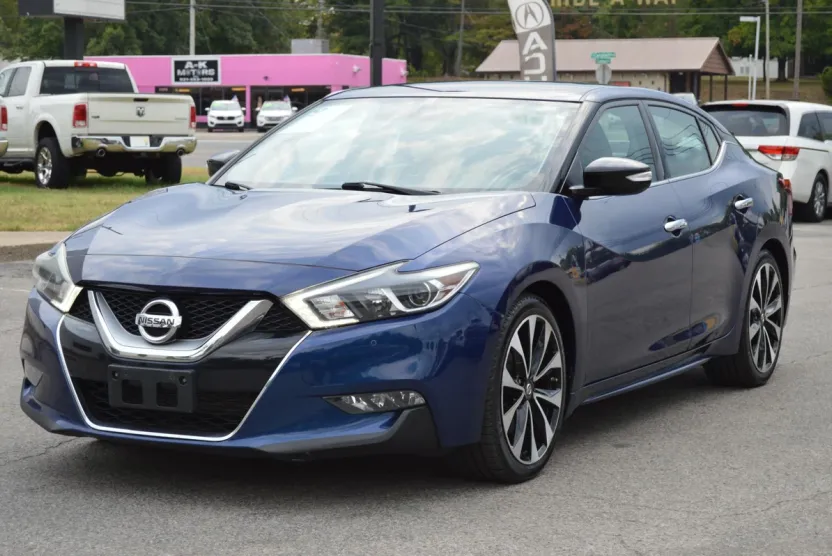 2017 Nissan Maxima SR photo 1