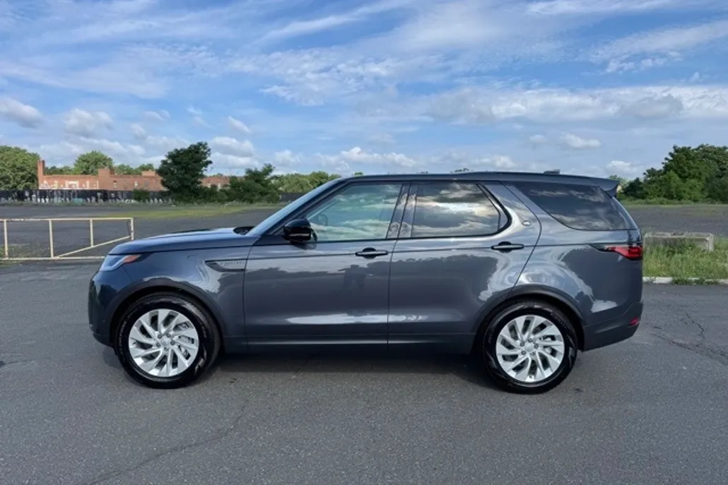 2025 Land Rover Discovery S photo 1