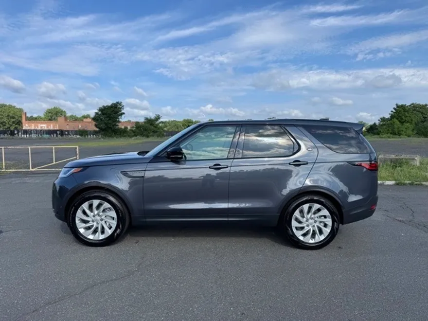 2025 Land Rover Discovery S photo 1