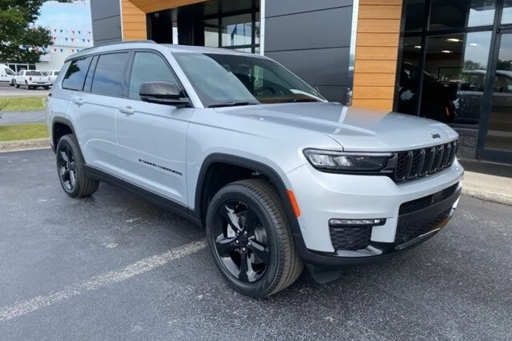 2025 Jeep Grand Cherokee Limited photo 1