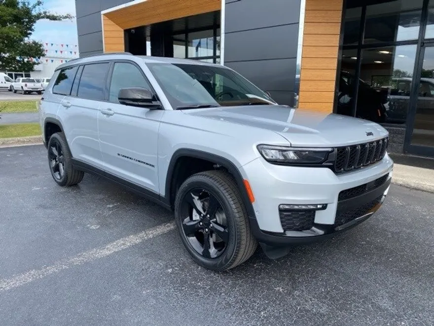 2025 Jeep Grand Cherokee Limited photo 1
