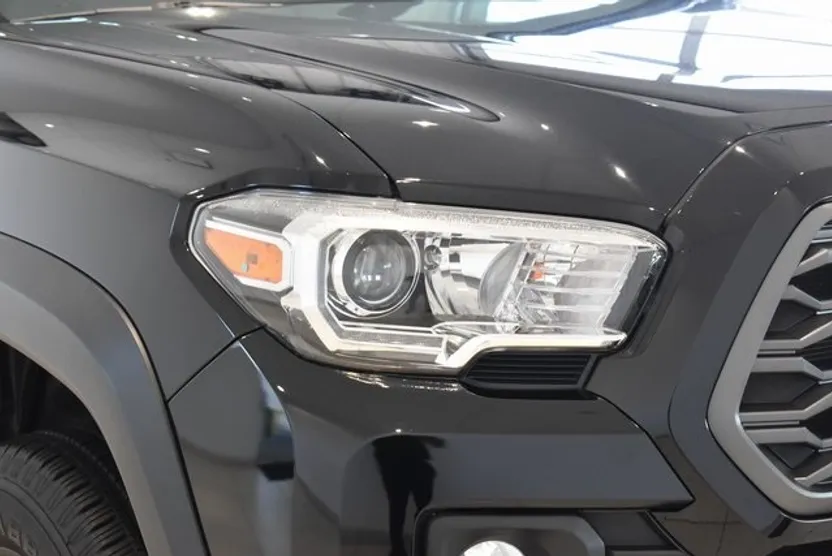 2021 Toyota Tacoma TRD Off-Road photo 1