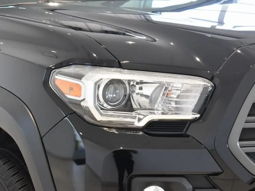 2021 Toyota Tacoma TRD Off-Road photo 1