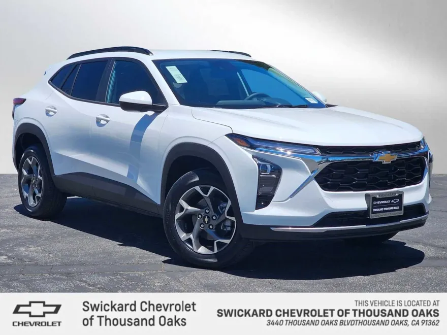 2025 Chevrolet Trax LT photo 1
