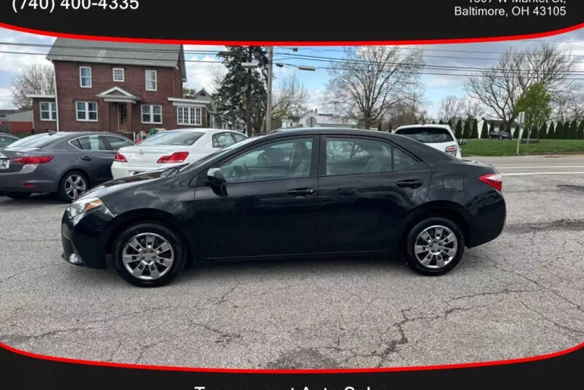 2015 Toyota Corolla LE photo 1