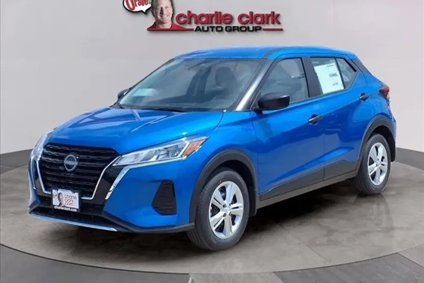 2025 Nissan Kicks Play S photo 1