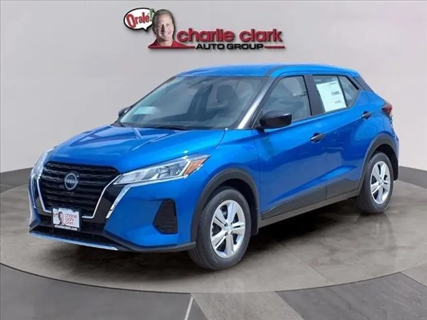 2025 Nissan Kicks Play S photo 1