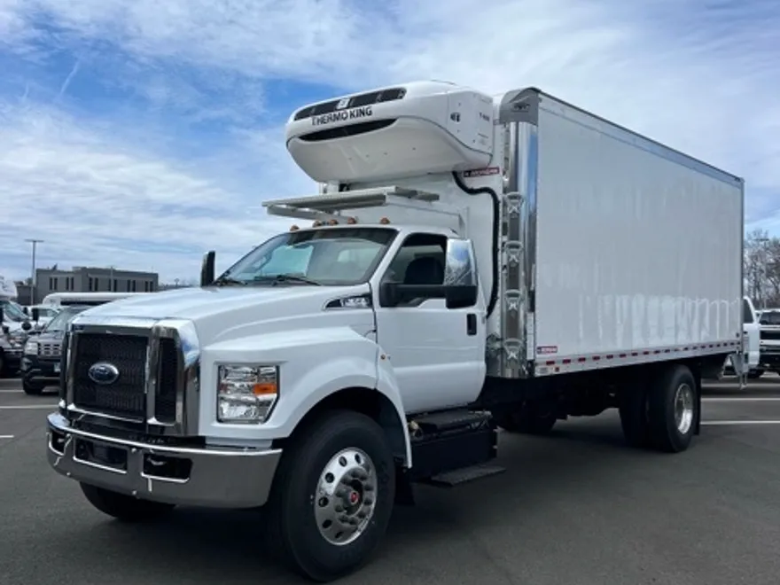 2025 Ford F-650 Base photo 1
