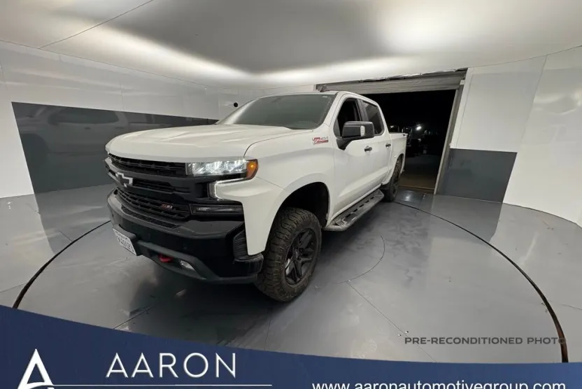 2019 Chevrolet Silverado Trail Boss LT photo 1