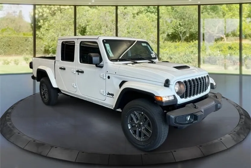 2025 Jeep Gladiator Sport S photo 1