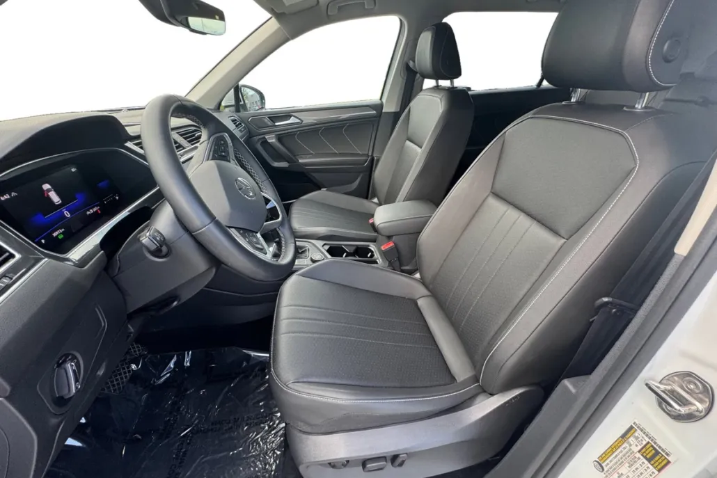 2023 Volkswagen Tiguan SE photo 1