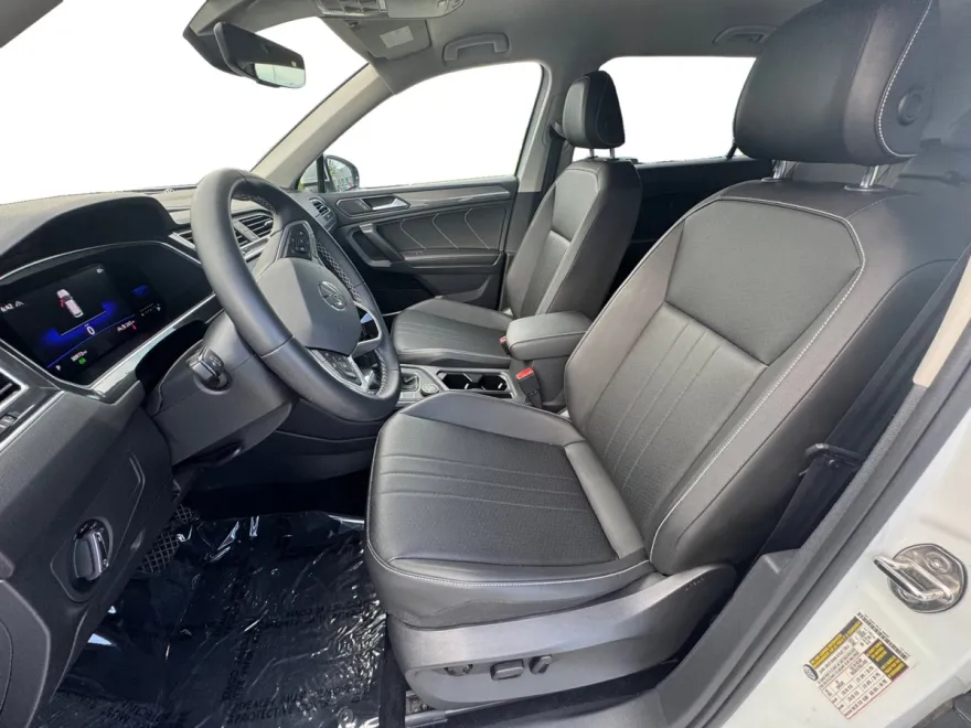 2023 Volkswagen Tiguan SE photo 1