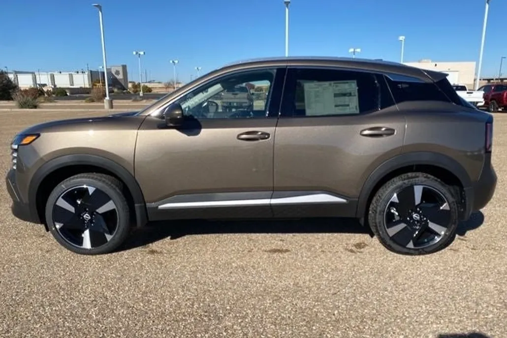 2025 Nissan Kicks SR photo 1
