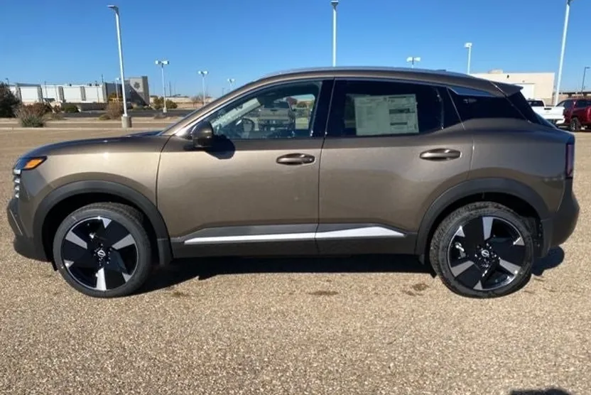 2025 Nissan Kicks SR photo 1