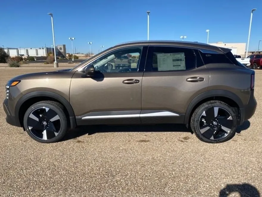 2025 Nissan Kicks SR photo 1