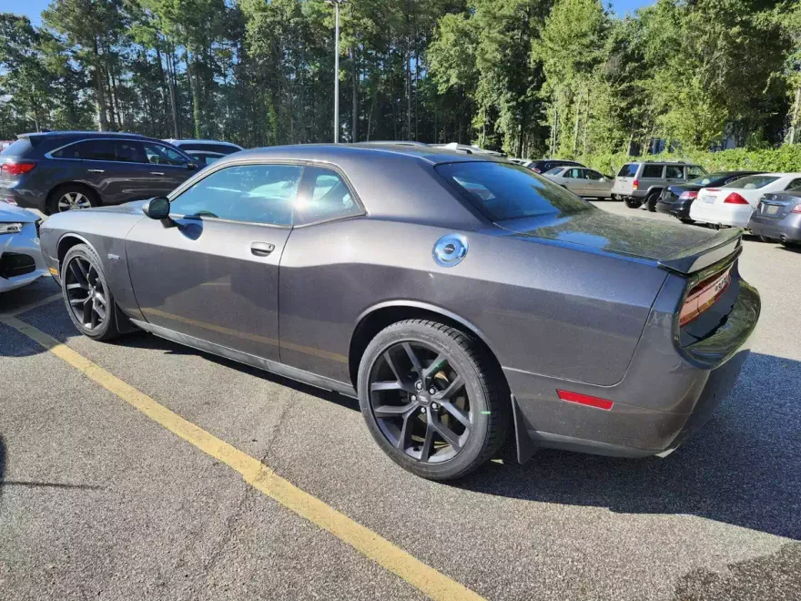 2014 Dodge Challenger SXT photo 1