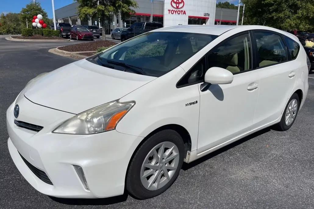 2013 Toyota Prius V Five photo 1