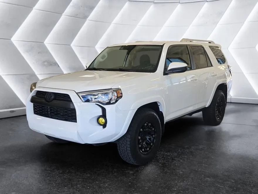 2018 Toyota 4Runner SR5 photo 1