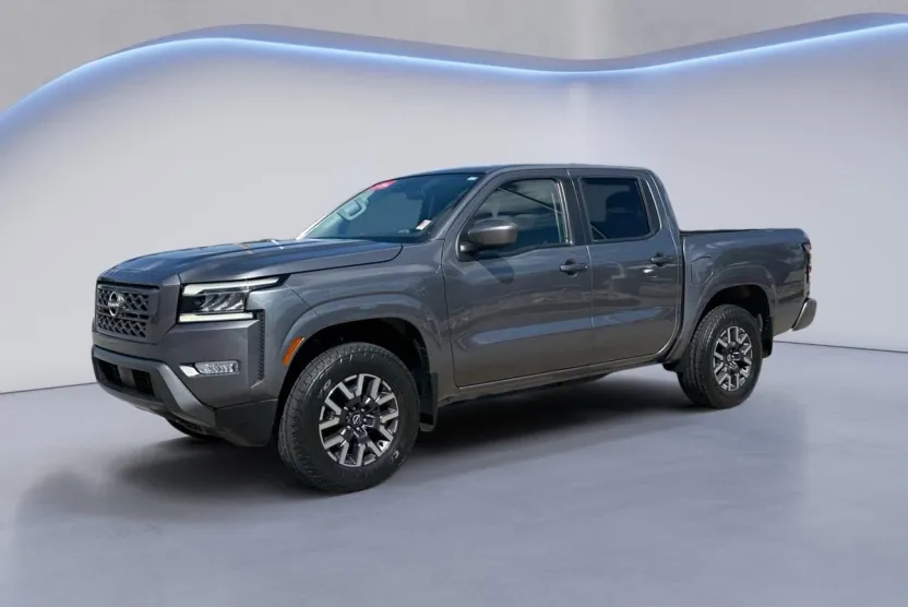 2024 Nissan Frontier Crew Cab SL photo 1