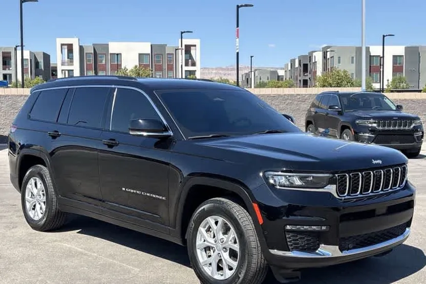 2023 Jeep Grand Cherokee Limited photo 1