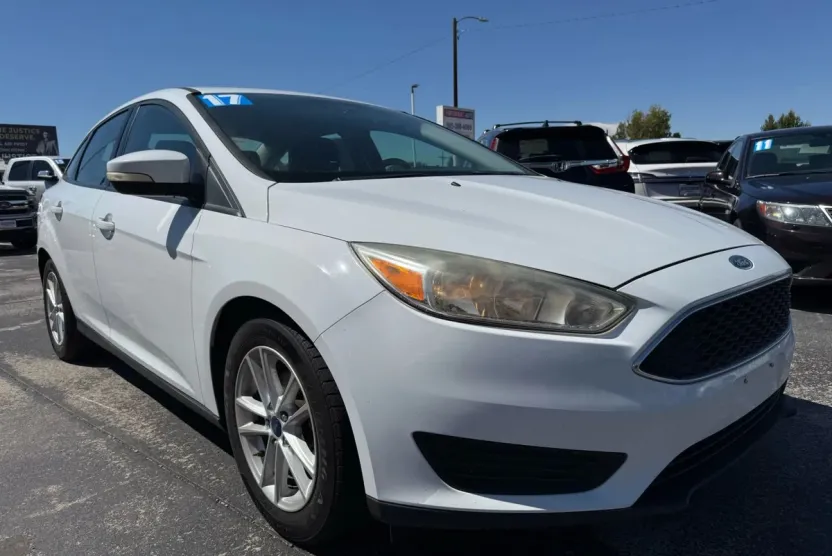 2017 Ford Focus Sedan photo 1