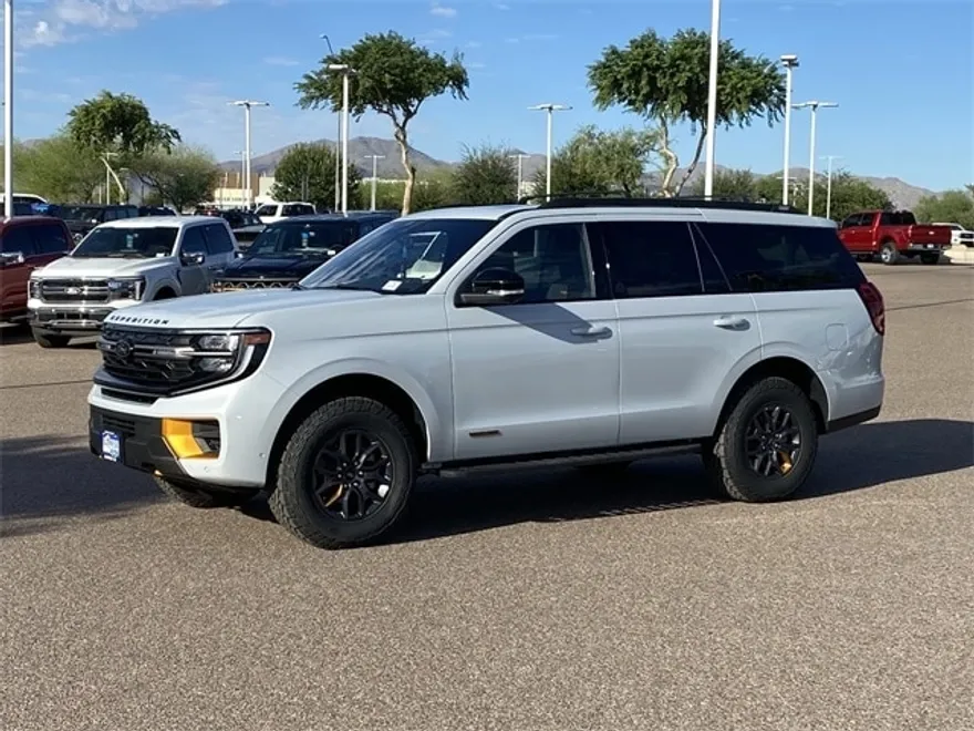 2025 Ford Expedition photo 1