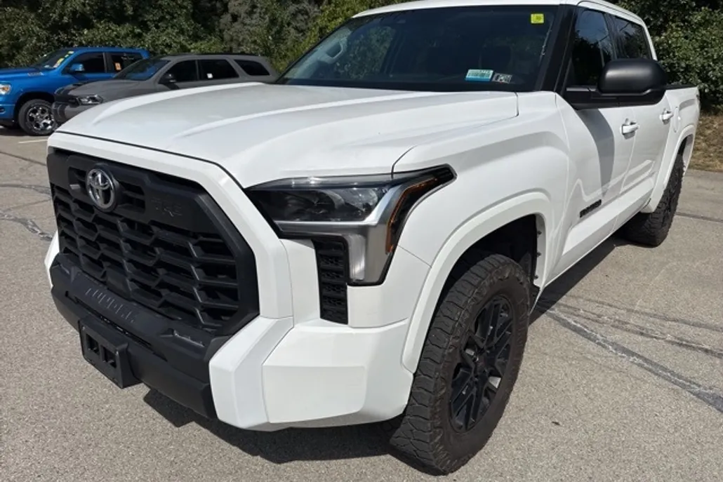 2022 Toyota Tundra SR5 photo 1