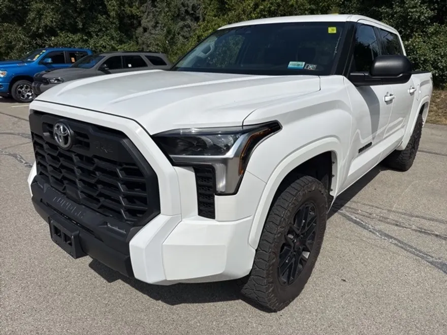 2022 Toyota Tundra SR5 photo 1