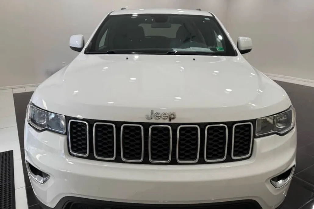 2021 Jeep Grand Cherokee Laredo photo 1