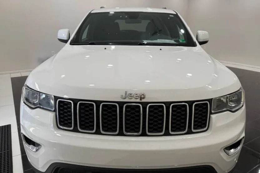 2021 Jeep Grand Cherokee Laredo photo 1