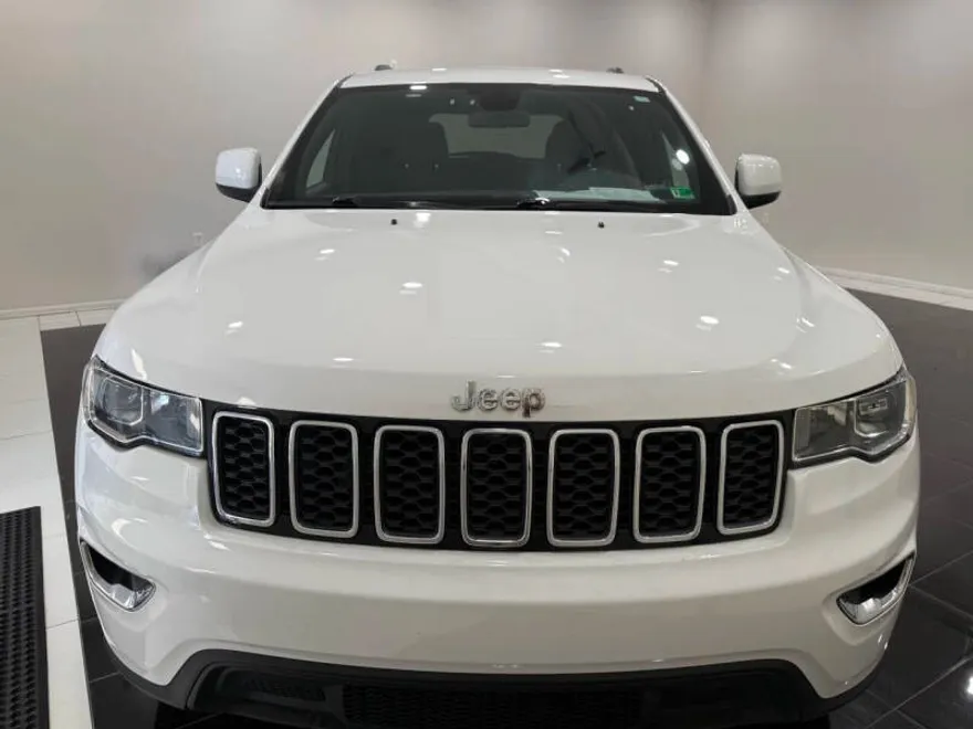 2021 Jeep Grand Cherokee Laredo photo 1