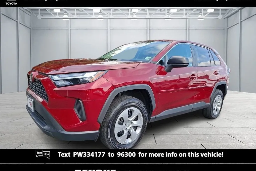 2023 Toyota RAV4 LE photo 1