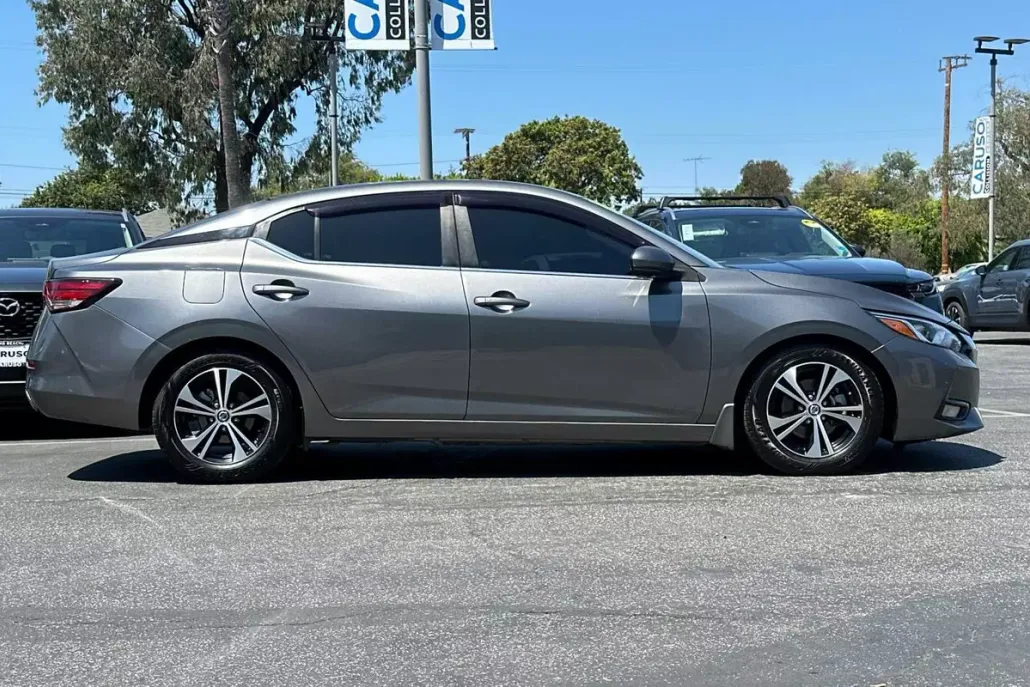 2020 Nissan Sentra SV photo 1