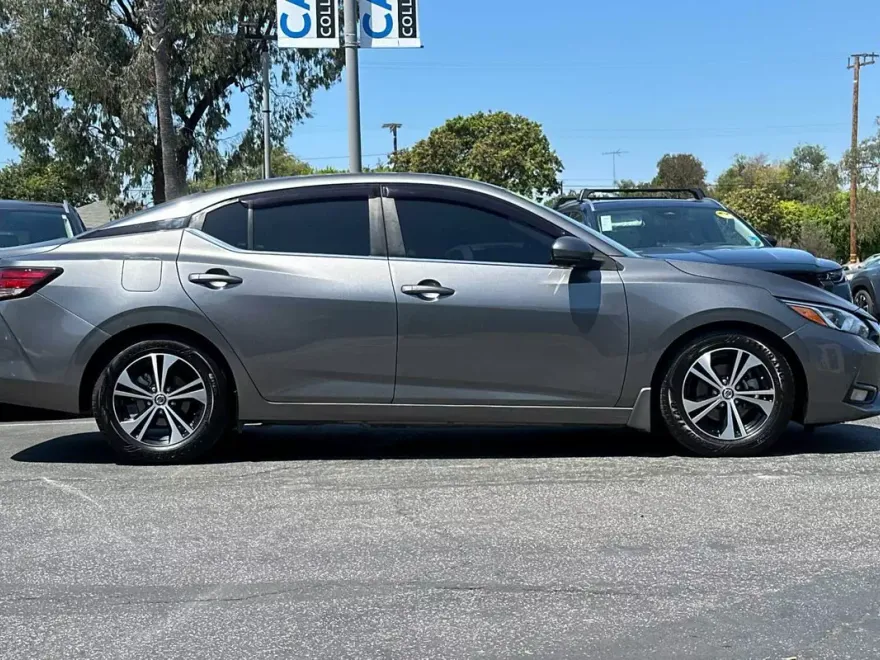 2020 Nissan Sentra SV photo 1