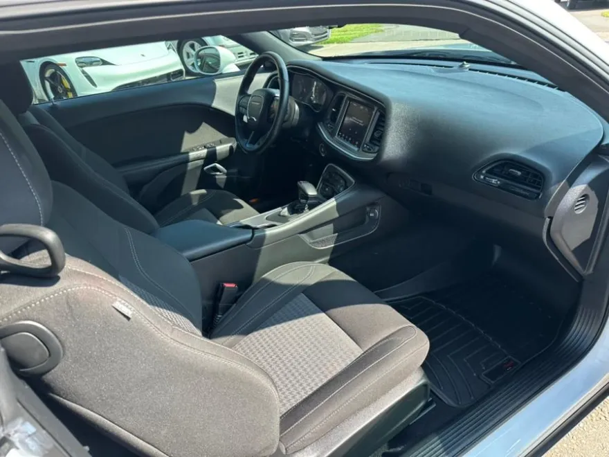 2020 Dodge Challenger SXT photo 13