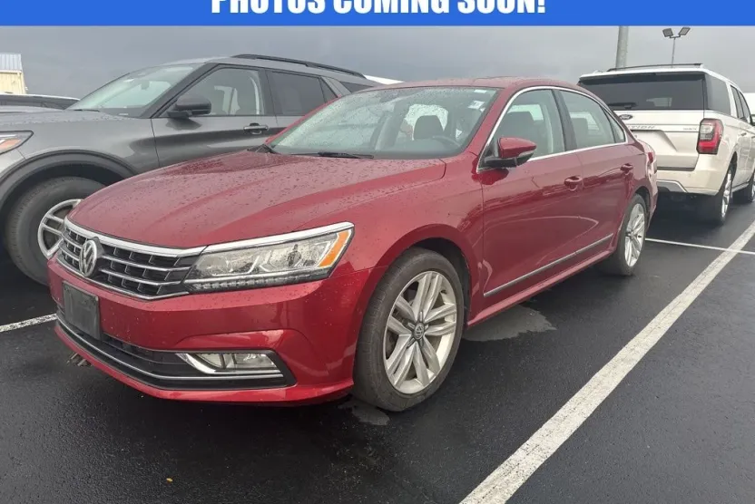 2017 Volkswagen Passat SEL Premium photo 1