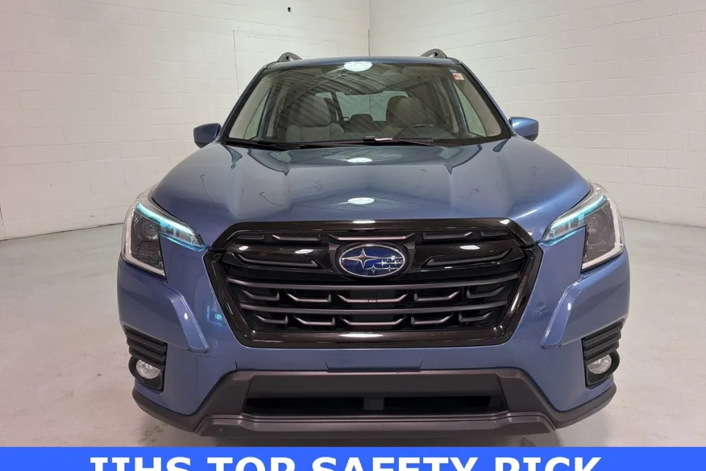 2023 Subaru Forester Premium photo 1