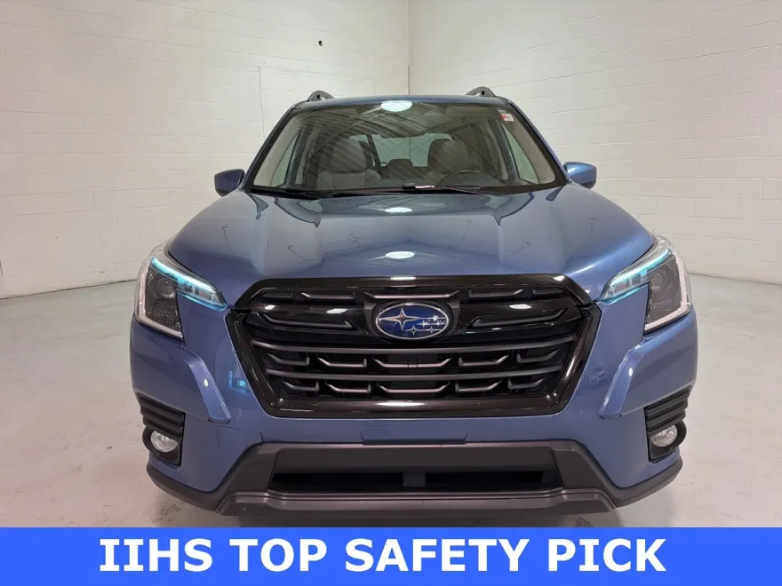 2023 Subaru Forester Premium photo 1