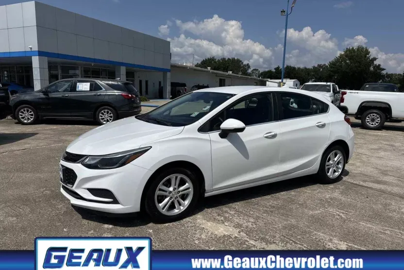 2018 Chevrolet Cruze LT photo 1