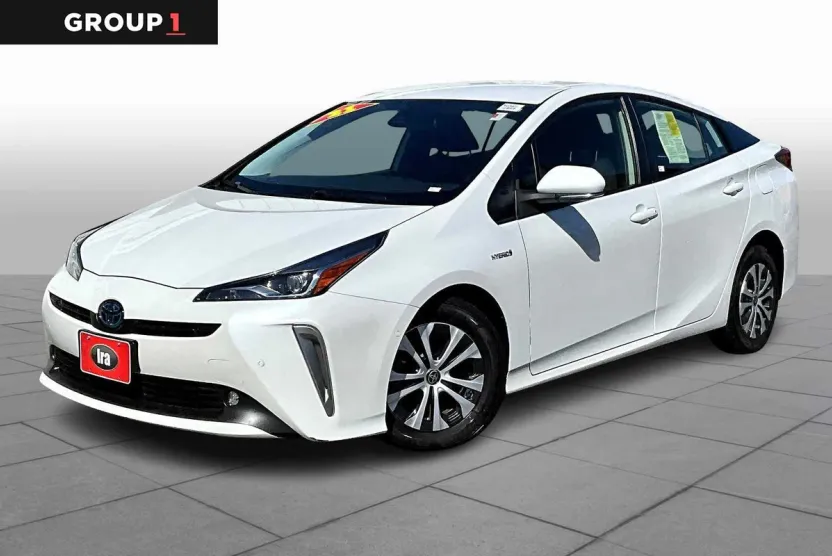 2021 Toyota Prius LE photo 1
